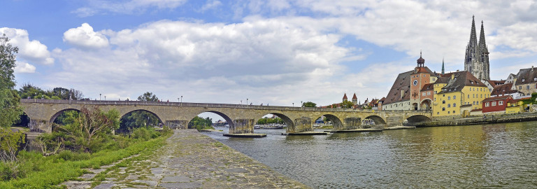 Regensburg - Steinerne Brücke mit Dom